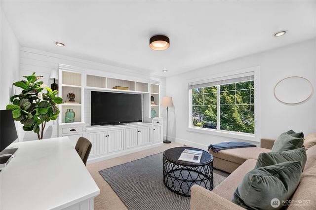 33903 Sorenson Street SE, Snoqualmie, WA 98065