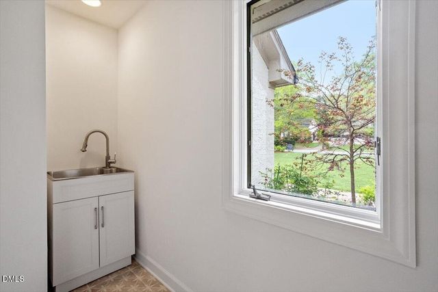 1023 Cleland Drive, Chapel Hill, NC 27517