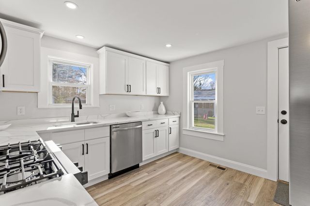 176 Airport Road, Concord, NH 03301