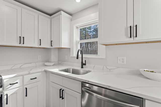 176 Airport Road, Concord, NH 03301