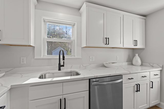 176 Airport Road, Concord, NH 03301