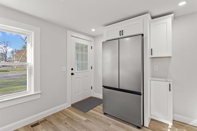176 Airport Road, Concord, NH 03301
