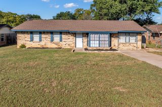 212 Mountain View Drive, Azle, TX 76020