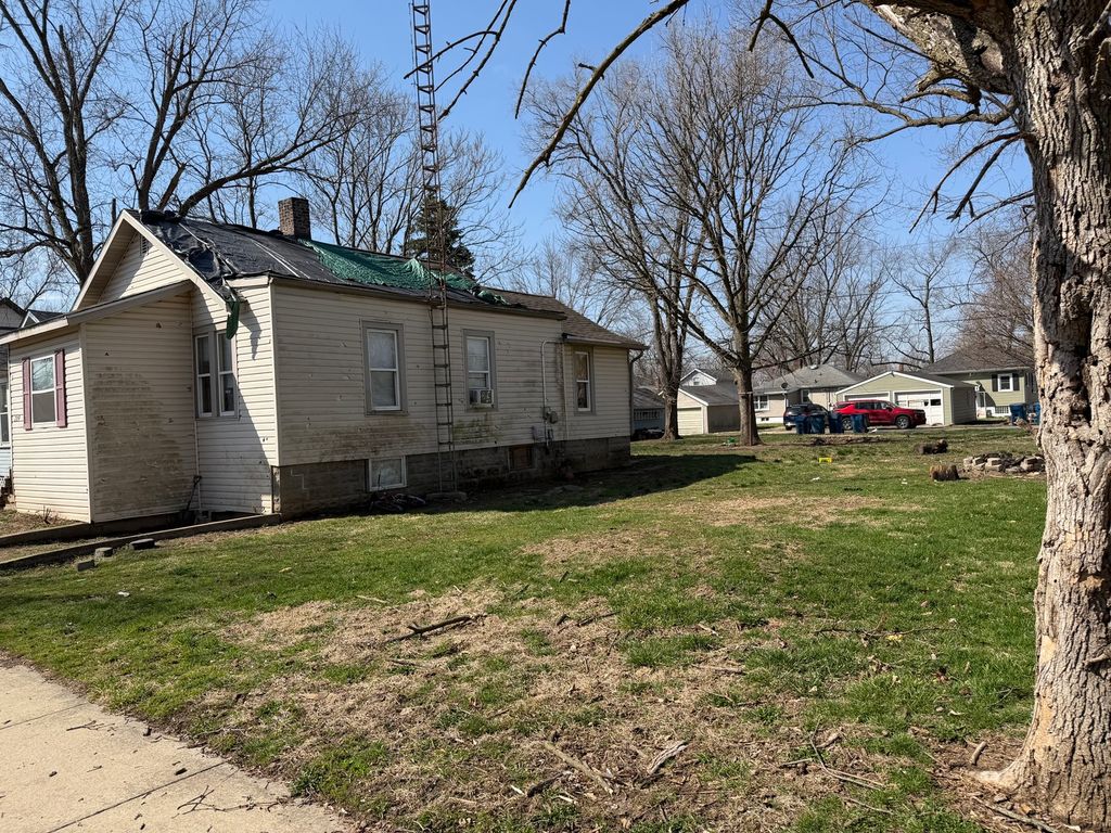 Image 3 of property listing at 229 N 6th Avenue, Kankakee, IL 60901