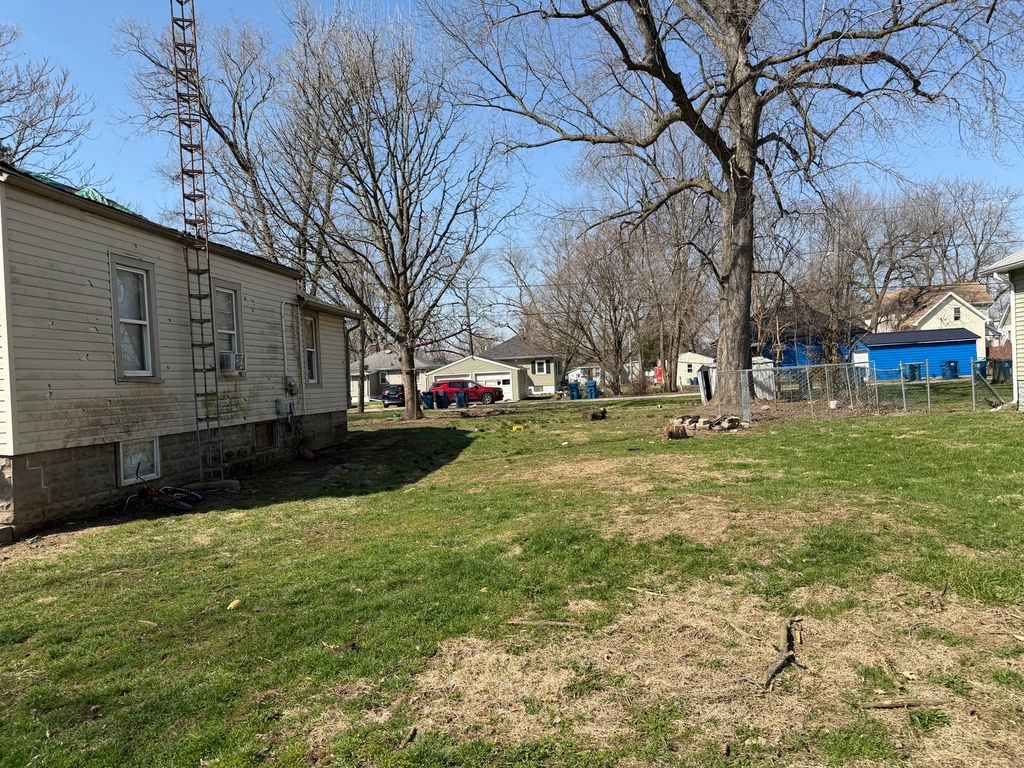 Image 4 of property listing at 229 N 6th Avenue, Kankakee, IL 60901
