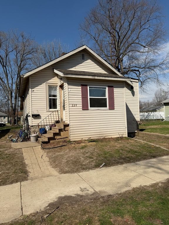 Image 5 of property listing at 229 N 6th Avenue, Kankakee, IL 60901