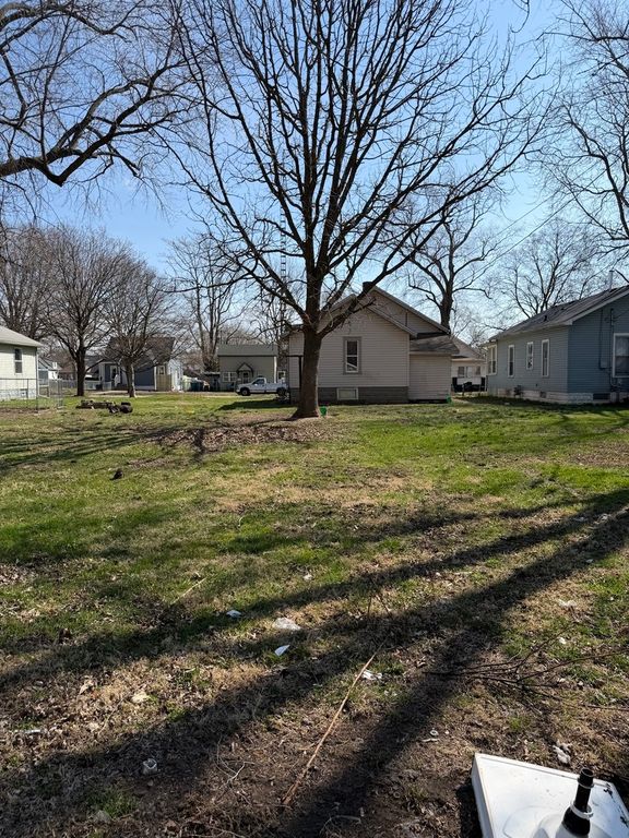 Image 6 of property listing at 229 N 6th Avenue, Kankakee, IL 60901