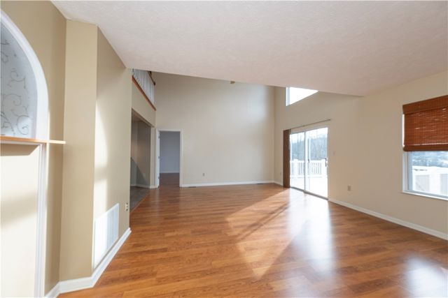 106 Sandy Brae DR, North Strabane, PA 15317