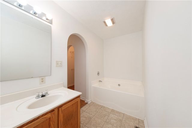 106 Sandy Brae DR, North Strabane, PA 15317