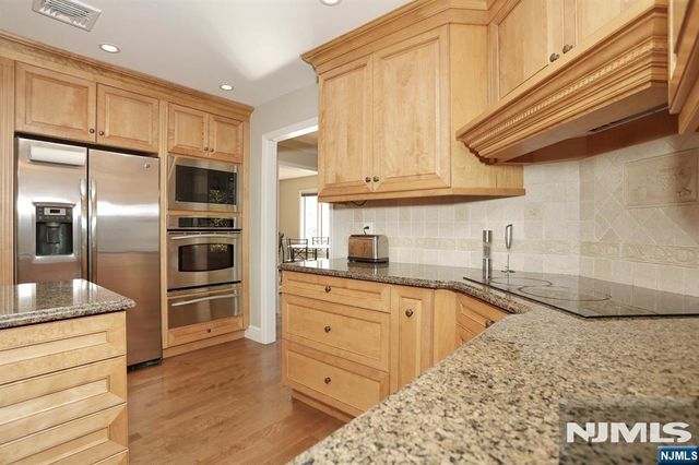 29 Fox Hollow Road, Ramsey, NJ 07446