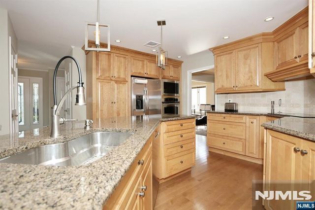 29 Fox Hollow Road, Ramsey, NJ 07446