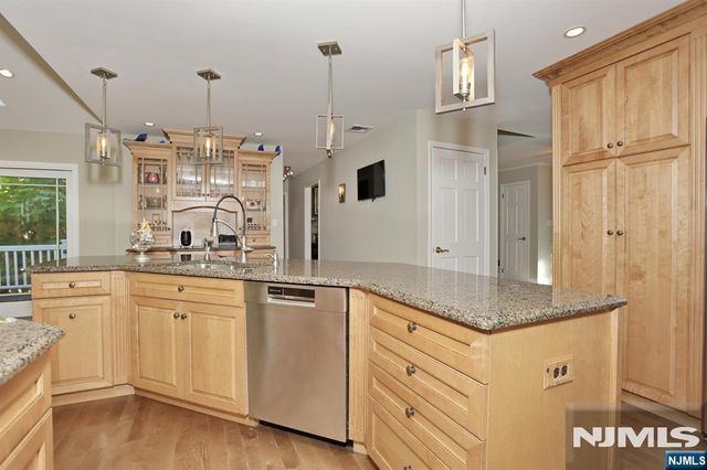 29 Fox Hollow Road, Ramsey, NJ 07446
