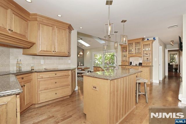 29 Fox Hollow Road, Ramsey, NJ 07446