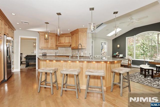 29 Fox Hollow Road, Ramsey, NJ 07446