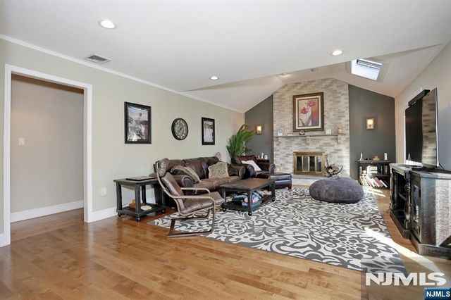 29 Fox Hollow Road, Ramsey, NJ 07446