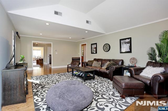 29 Fox Hollow Road, Ramsey, NJ 07446