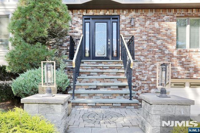29 Fox Hollow Road, Ramsey, NJ 07446