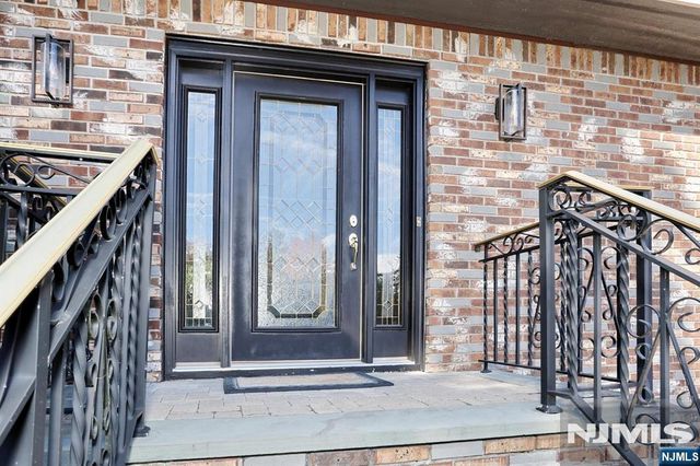 29 Fox Hollow Road, Ramsey, NJ 07446