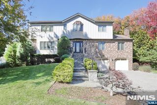 29 Fox Hollow Road, Ramsey, NJ 07446