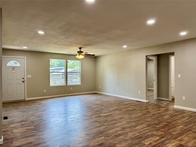 151 Pawnee Trail, Mabank, TX 75156