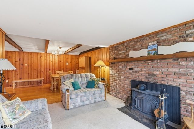 40 E Shore Dr, Hampton Twp., NJ 07860