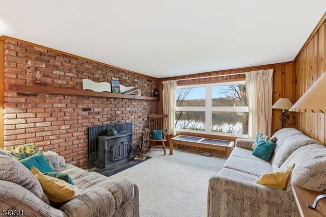 40 E Shore Dr, Hampton Twp., NJ 07860