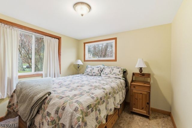 40 E Shore Dr, Hampton Twp., NJ 07860