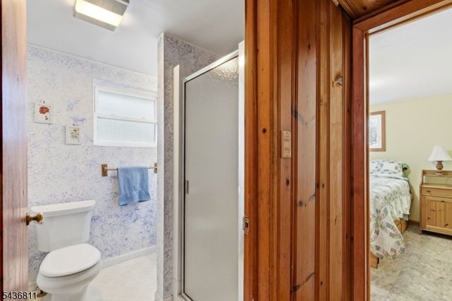 40 E Shore Dr, Hampton Twp., NJ 07860