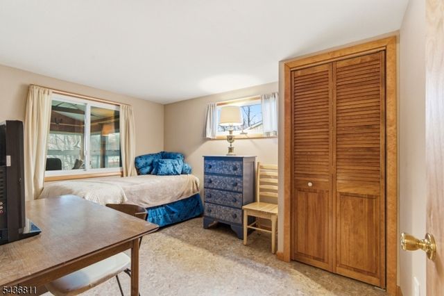 40 E Shore Dr, Hampton Twp., NJ 07860