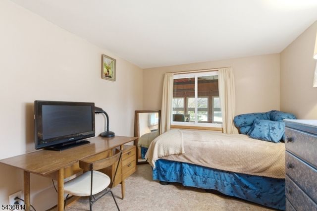 40 E Shore Dr, Hampton Twp., NJ 07860