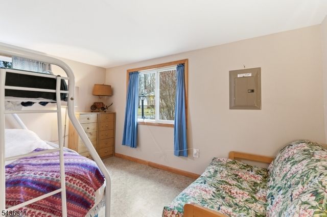 40 E Shore Dr, Hampton Twp., NJ 07860