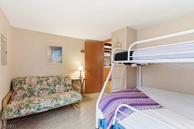 40 E Shore Dr, Hampton Twp., NJ 07860