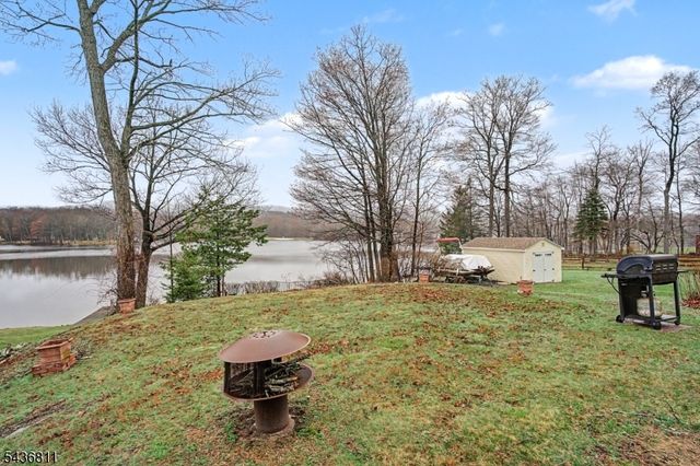 40 E Shore Dr, Hampton Twp., NJ 07860