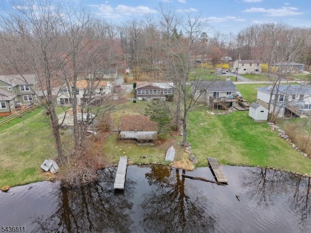 40 E Shore Dr, Hampton Twp., NJ 07860