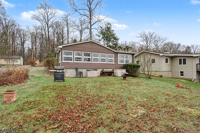 40 E Shore Dr, Hampton Twp., NJ 07860