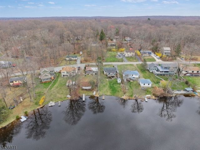 40 E Shore Dr, Hampton Twp., NJ 07860
