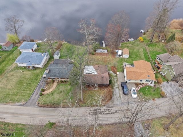 40 E Shore Dr, Hampton Twp., NJ 07860