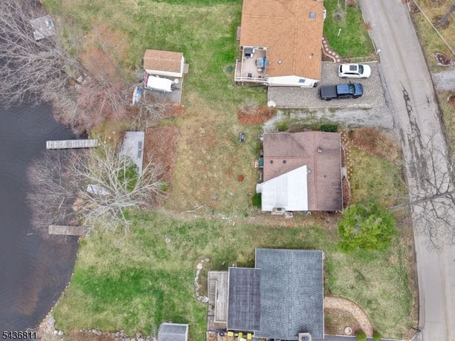 40 E Shore Dr, Hampton Twp., NJ 07860