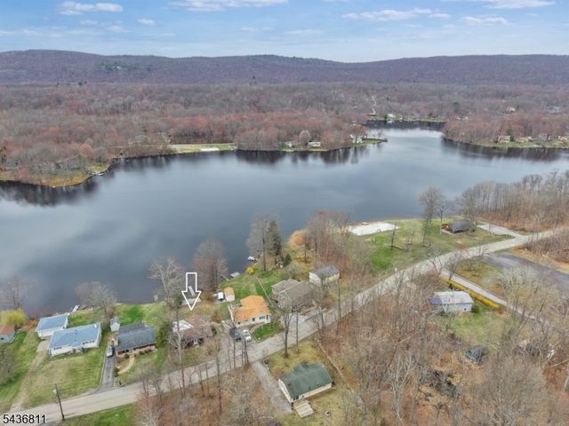 40 E Shore Dr, Hampton Twp., NJ 07860