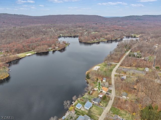 40 E Shore Dr, Hampton Twp., NJ 07860
