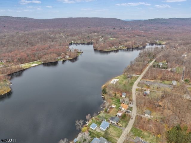 40 E Shore Dr, Hampton Twp., NJ 07860