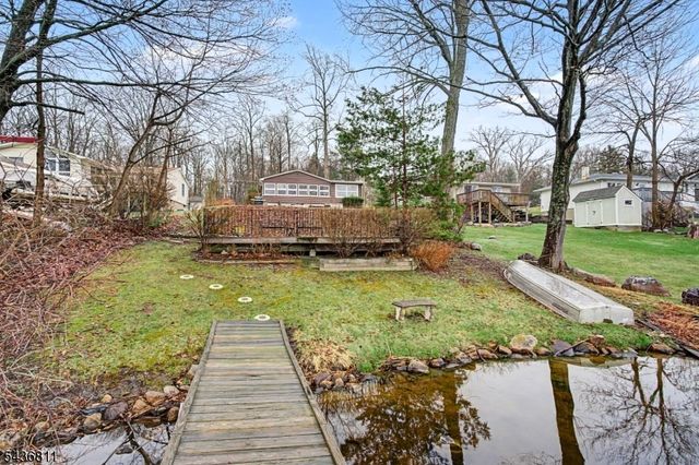 40 E Shore Dr, Hampton Twp., NJ 07860