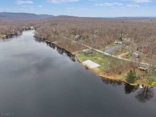 40 E Shore Dr, Hampton Twp., NJ 07860