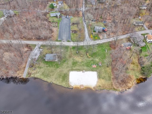 40 E Shore Dr, Hampton Twp., NJ 07860
