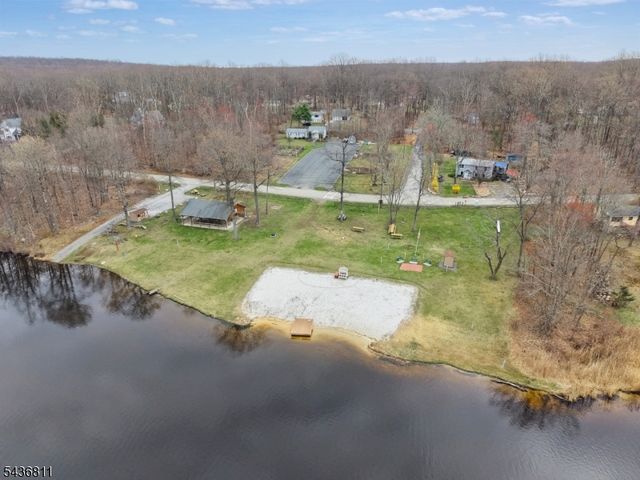 40 E Shore Dr, Hampton Twp., NJ 07860