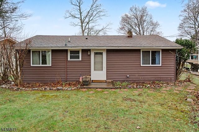 40 E Shore Dr, Hampton Twp., NJ 07860