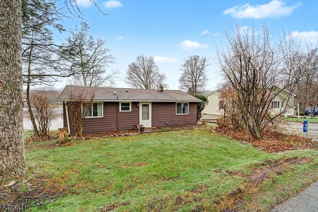 40 E Shore Dr, Hampton Twp., NJ 07860