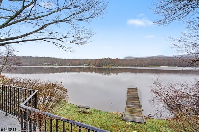 40 E Shore Dr, Hampton Twp., NJ 07860
