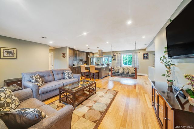 6 Cherrywood Drive, East Northport, NY 11731