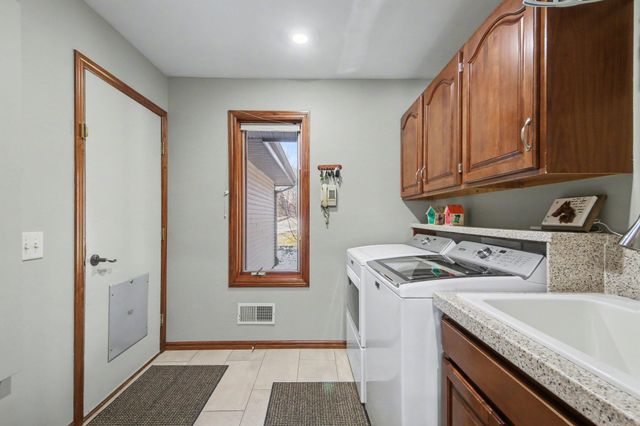 9480 Prairie Drive SE, Alto, MI 49302